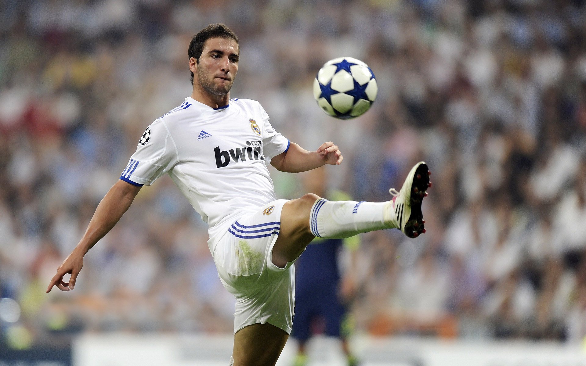 “法甲争夺激烈，积分榜一触即发”，法甲积分榜最新积分榜排名